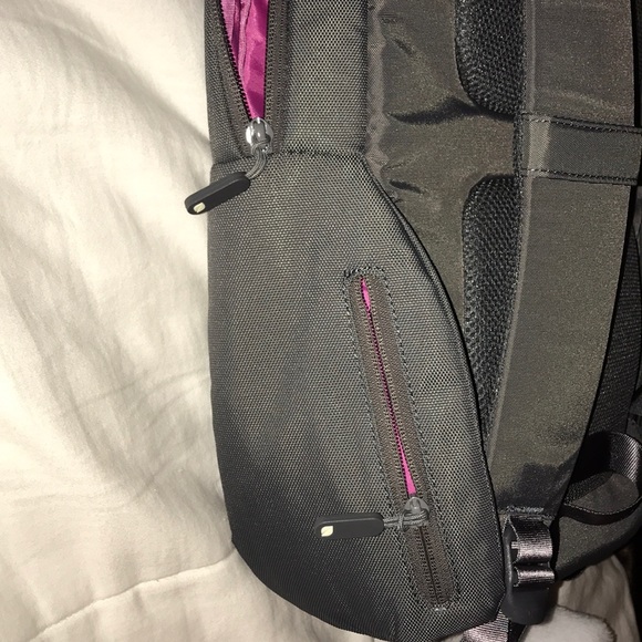 Incase Nylon Backpack - Picture 10 of 11